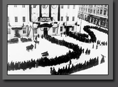 Rusos esperando ver a Lenin cuando muri&oacute;